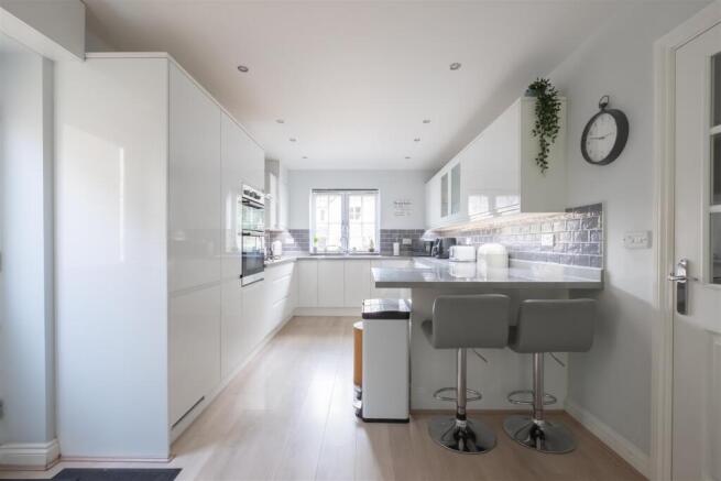 4 bed Detached for sale Image 6