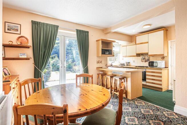 3 bed Semi-Detached for sale Image 2