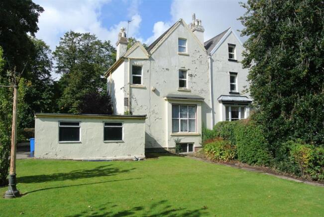 Side & Rear Gardens