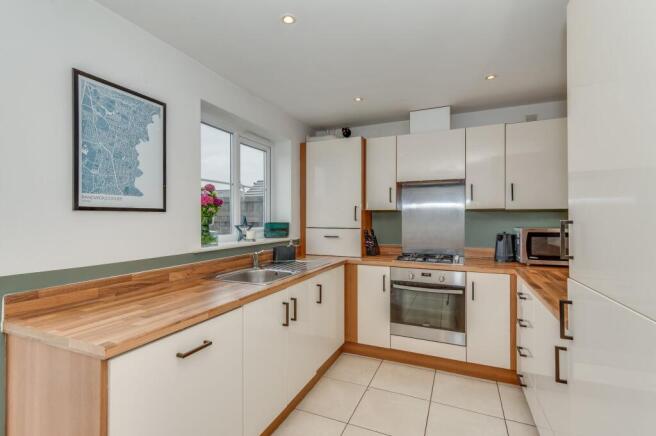KITCHEN, DINER AND LOUNGE