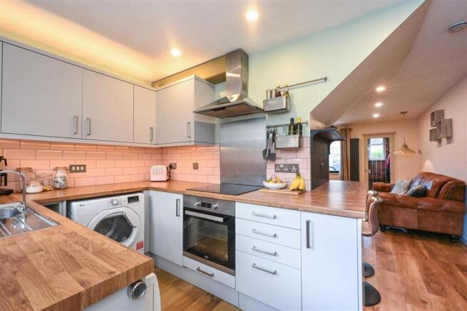 110226  Littlecote Road, Chippenham    002.JPG