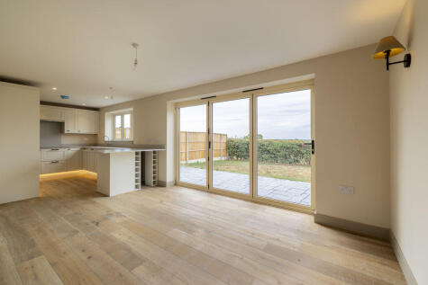 Large 3-Bedroom home, beautiful views, close to Castle Cary