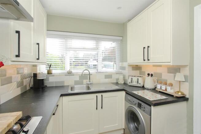 6 murray close PH30.JPG