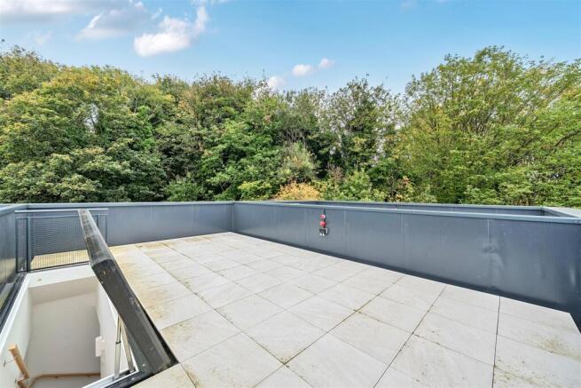 4 bed Town House to rent Image 11