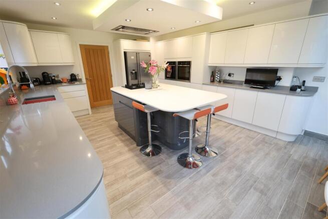 PC Living Area vi.JPG