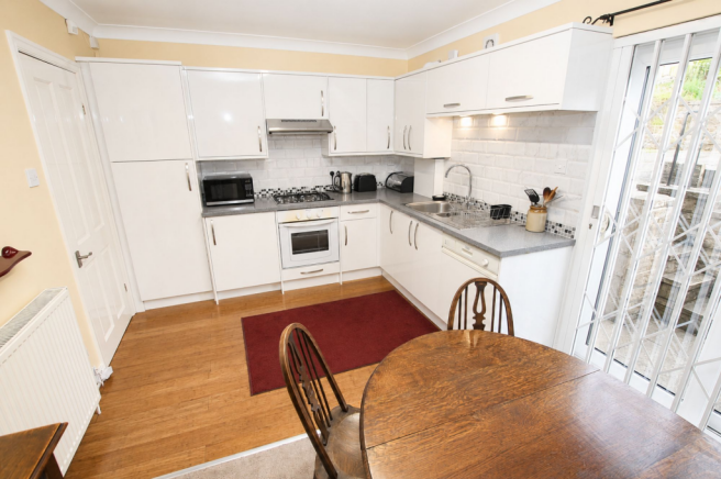 2 bed Apartment for sale Image 3