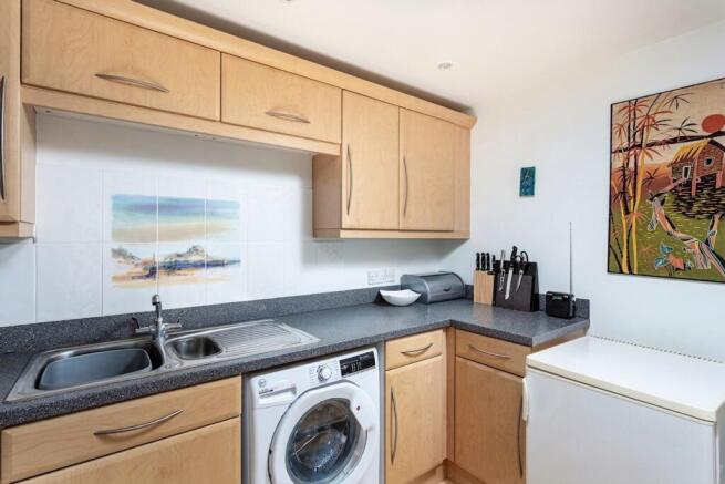 2 bed Flat for sale Image 7