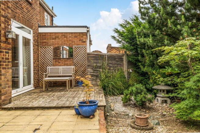Two Driveways, 3/4 Bedrooms, Over 1,300sq ft CHAIN FREE photo 4