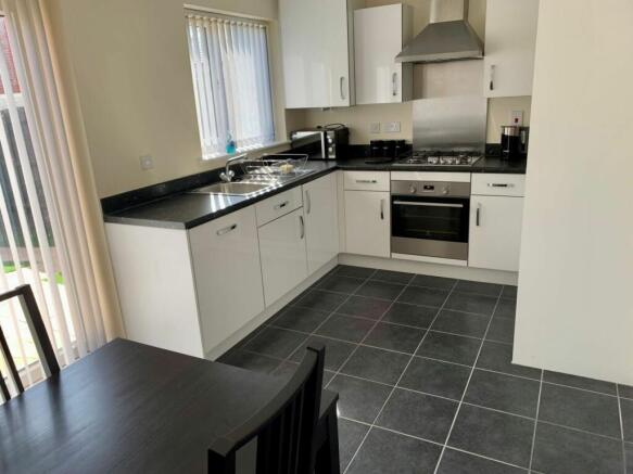 KITCHEN/DINING ROOM