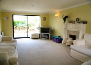 Lounge  20'6 x 12'8