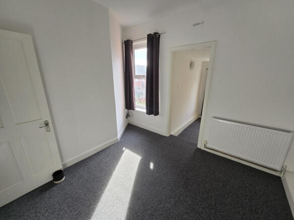 3 bed Terraced to rent Image 9