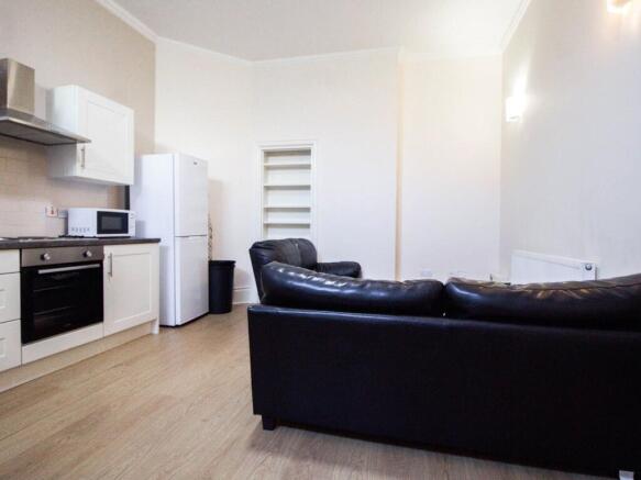 2 bed Apartment to rent Image 12