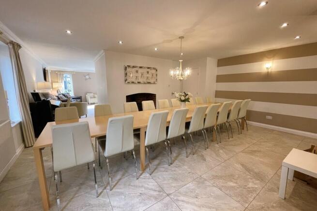 5 bed Detached for sale Image 12