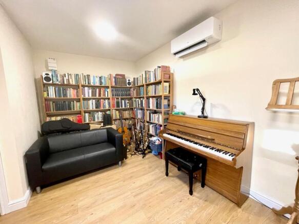 Photo 11