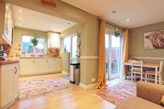 Kitchen/Dining...