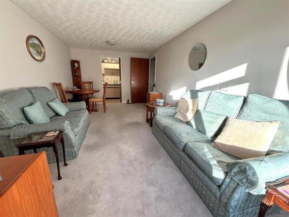 Crockford Park Road, Addlestone photo 4
