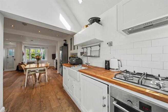 3 Creswick Walk NW11 6AN-2.jpg