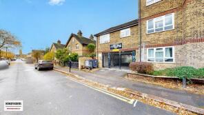 5, Salway House, Thornhill Road, Leyton E10 5LZ