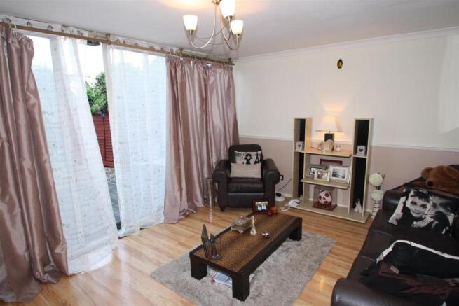 7 Gairloch Ave loung