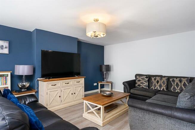 4 bed Detached for sale Image 11