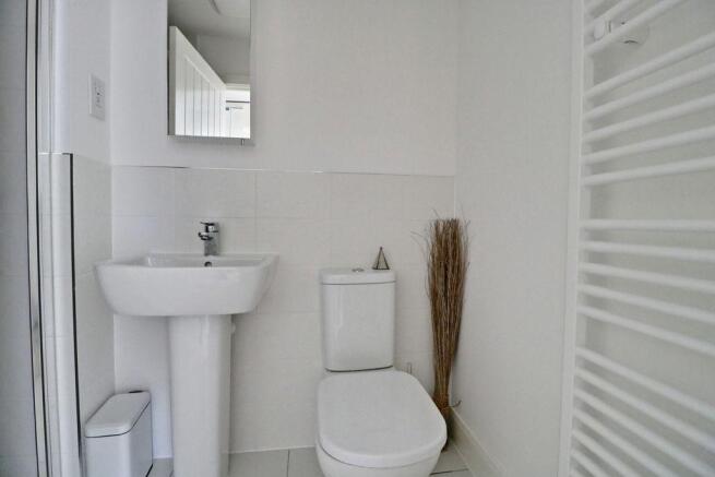 Ensuite to Bed 1