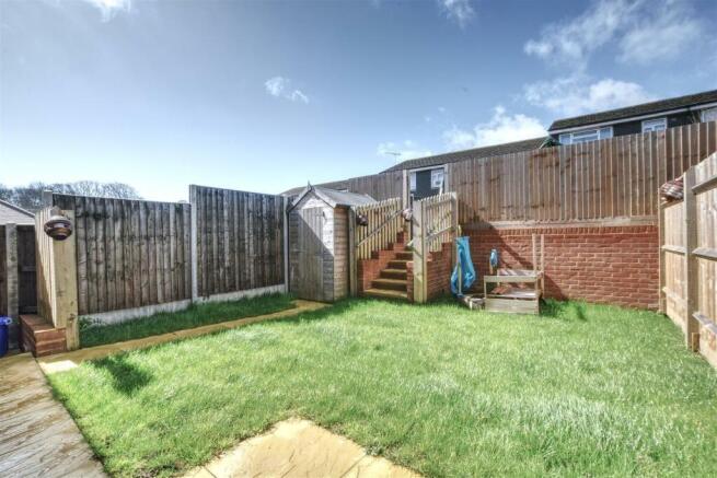 29 Preston Hall Close - Garden2.jpg