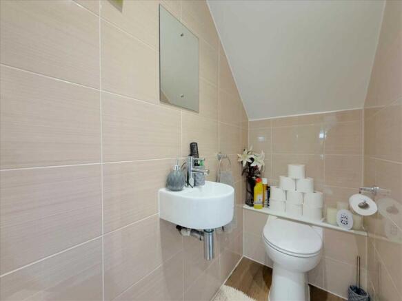 4 bed Semi-Detached for sale Image 9