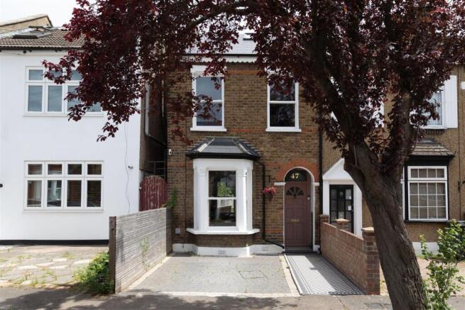 Carnarvon Road, E18