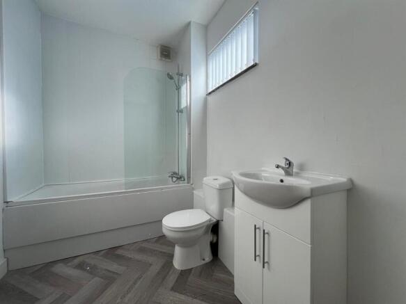 Bathroom:shower.jpg