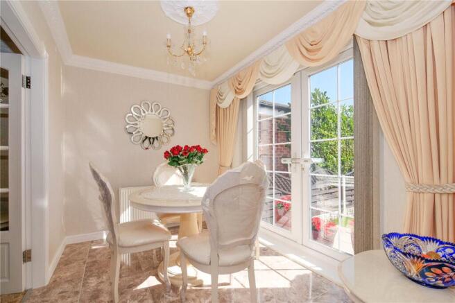 3 bed Semi-Detached for sale Image 4