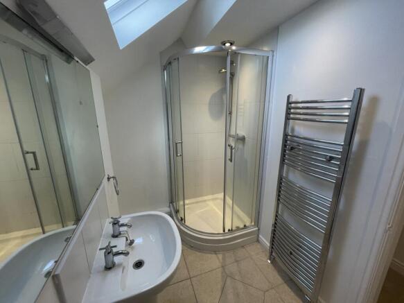 3 bed Semi-Detached to rent Image 6