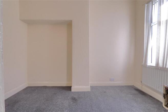 2 bed Terraced to rent Image 6