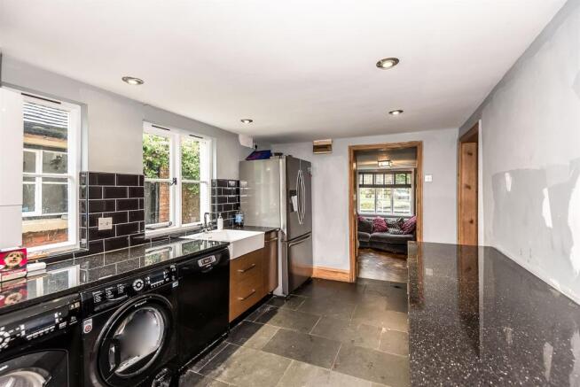 Kitchen Breakfast Room: