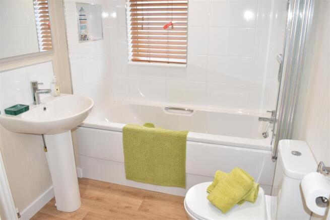 2 bed Park Home for sale Image 11