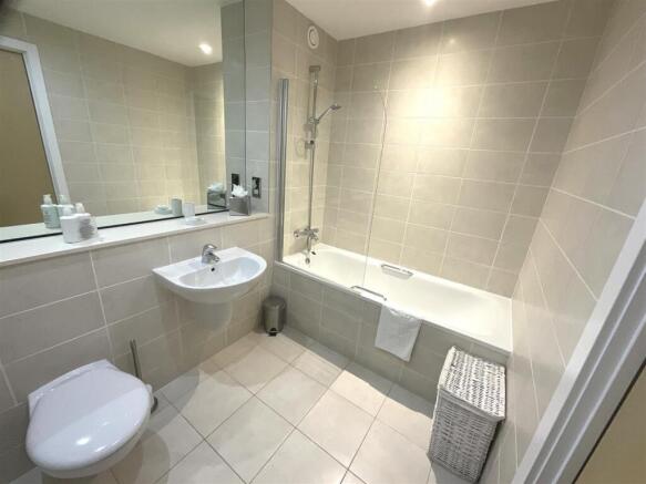 1 bed Apartment to rent Image 9