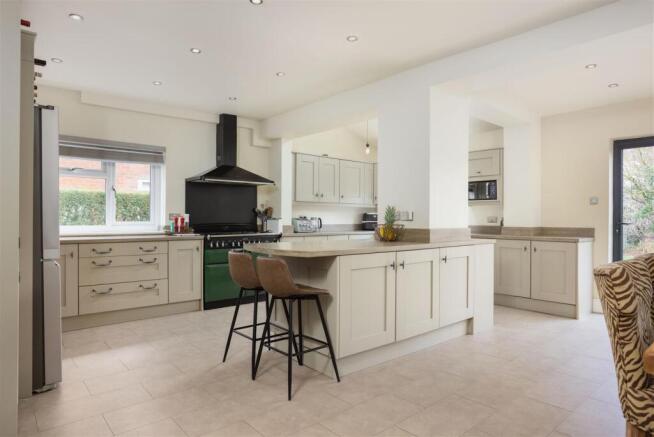 Belvedere Road, Alwoodley photo 4