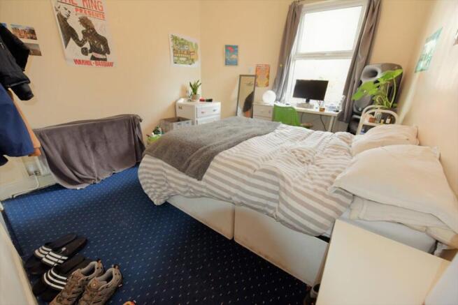 8 bed House to rent Image 5