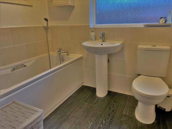 32 Claypole Mead, Chippenham - 96.jpg