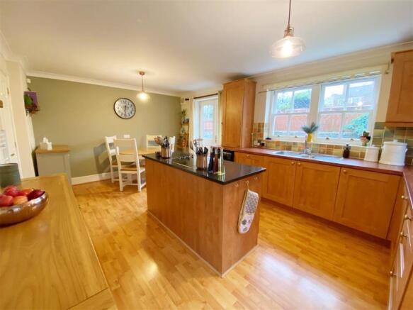 Kitchen 4.jpg