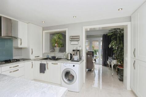 Bishops Walk, Kiveton Park, Sheffield, South Yorkshire, S26