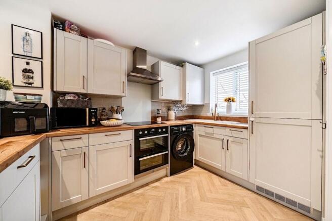 Finch Close, Salisbury, SP2 photo 4