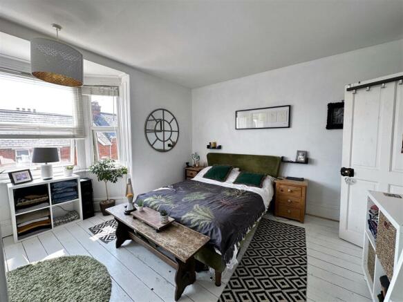52 Alexandra Road bed 1a.jpg