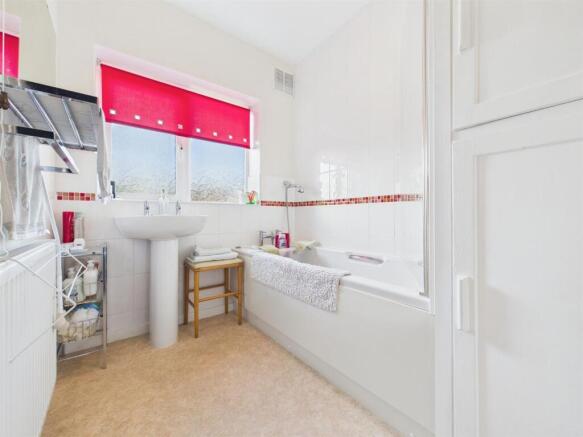 3 bed Semi-Detached for sale Image 9