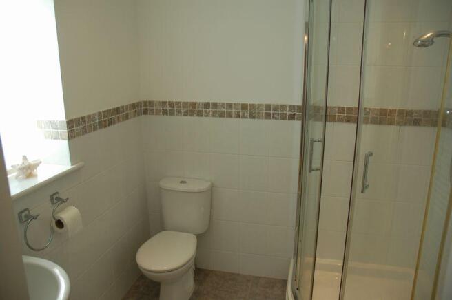 EN-SUITE SHOWER ROOM
