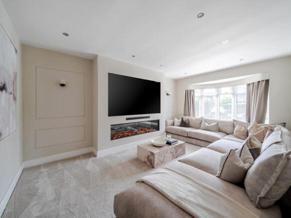 5 bed Detached for sale Image 5