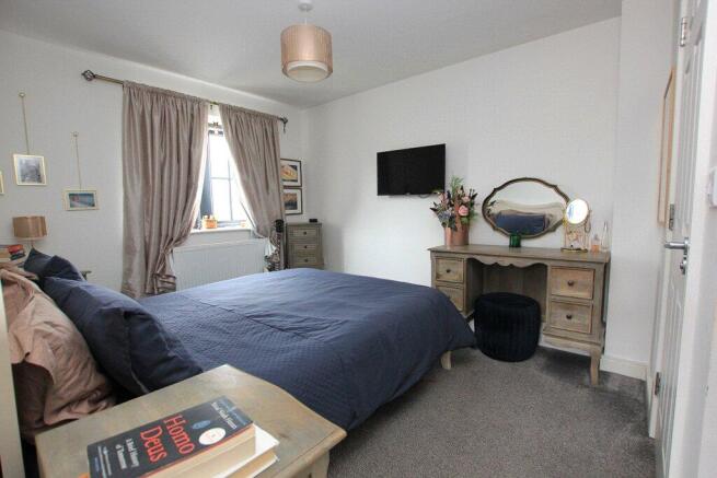 3 bed Semi-Detached for sale Image 8