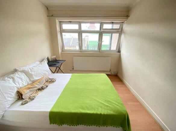 room-1-flat-12-gilbertson-house-e14-8pl-1041775
