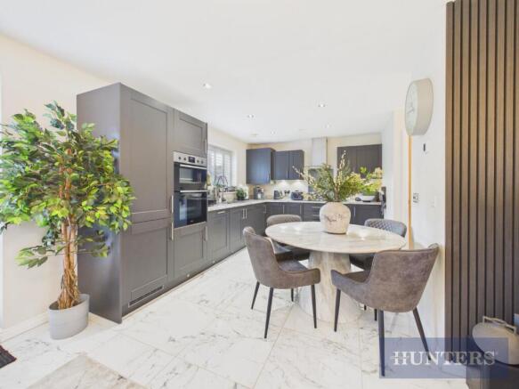3 bed Semi-Detached for sale Image 4