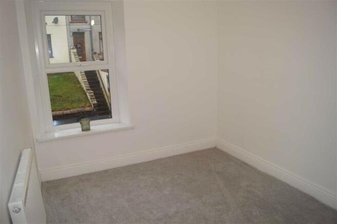 BEDROOM 1 (FRONT)