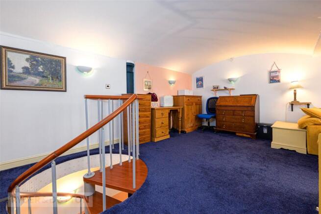 3 bed Apartment for sale Image 7